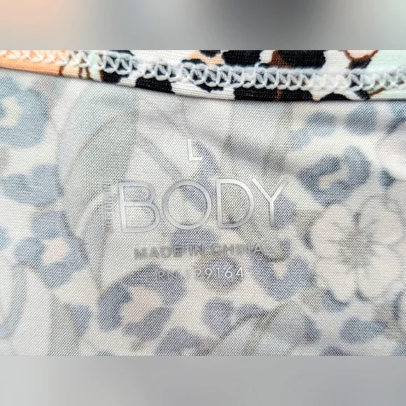 Tropical Leopard Yoga Crop Top – Workout Activewear | NWT Size Large - Picture 12 of 13